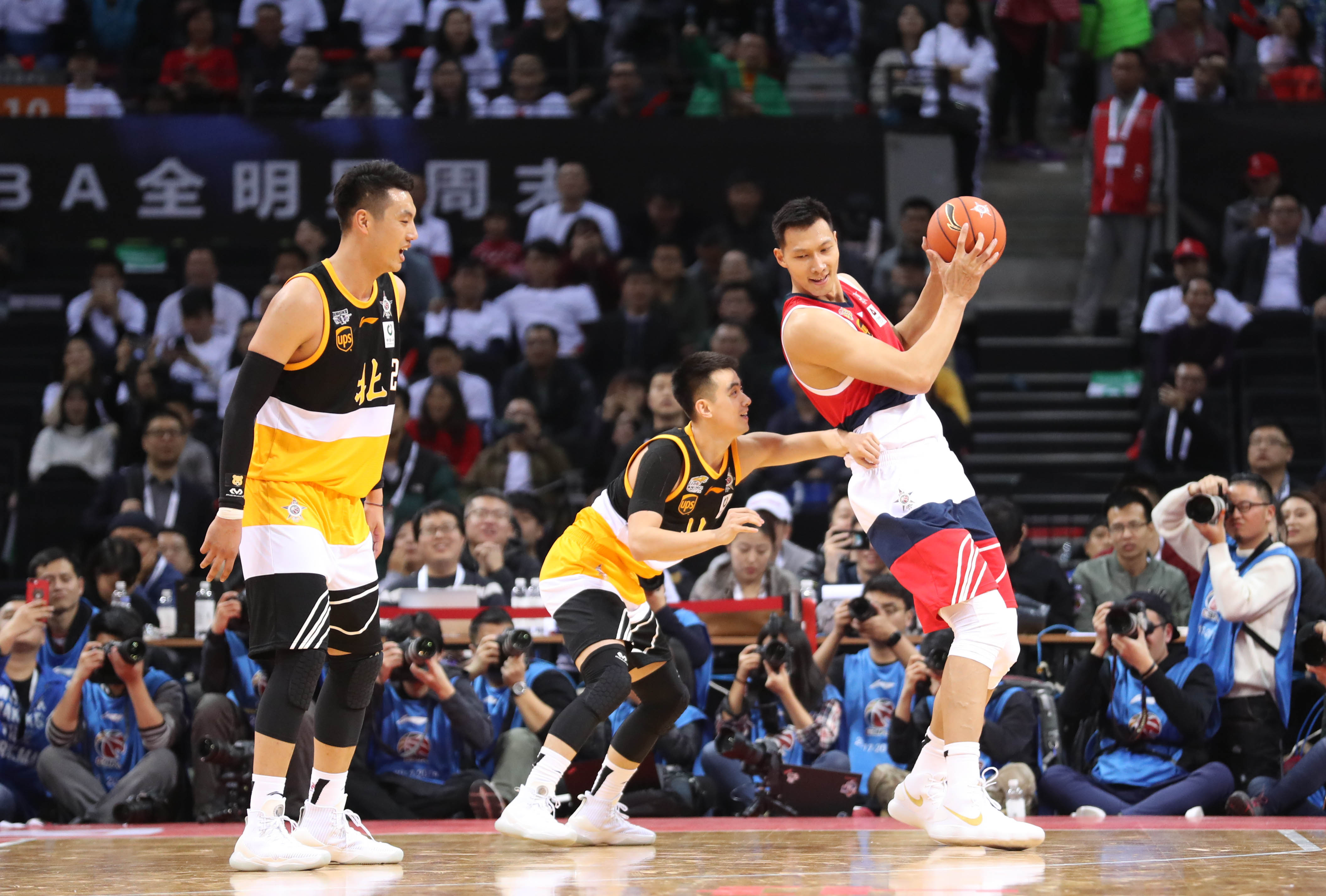 九游体育APP关于里昂发布备战花絮，赛后内部沟通，CBA季后赛任务艰巨，年轻球员得到机会的信息